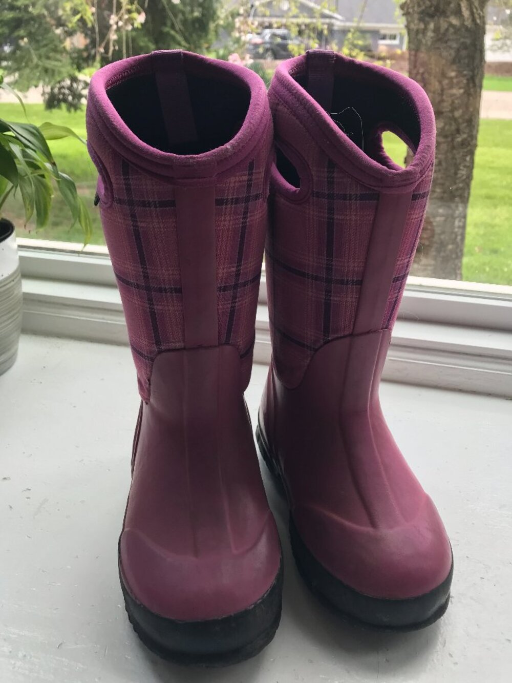 Girls size 12 Bogs